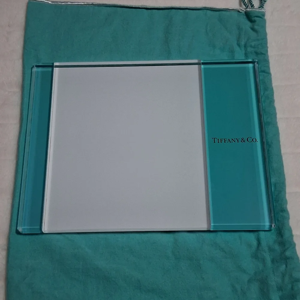 Tiffany & Co X Luxottica Acrylic Display Tray (glorifier) with Dustie.